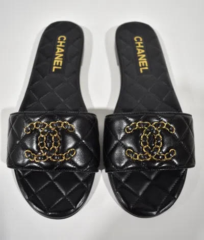 Pre-owned Chanel 23p Black Chain Gold Cc Logo Quilted Mules Slide Sandal Slip On Flat 38.5