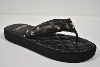 Pre-owned Chanel 23p Black Quilted Charms Padded Pool Thong Logo Mule Slide Flat Sandal 41