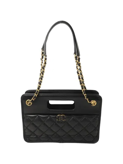 Pre-owned Chanel 23s Graphic Catch Shoulder Bag In Black