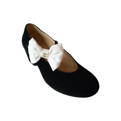 Pre-owned Chanel 24a D'art Velvet Mary Jane Flat Black