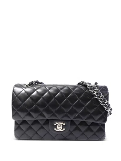 Pre-owned Chanel 25 Classic Flap Quilted Shoulder Bag In Black