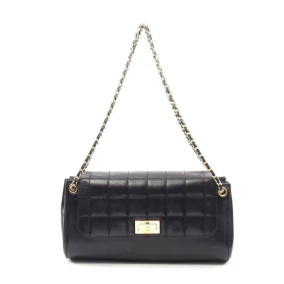 Pre-owned Chanel 2.55 Chocolate Bar Lambskin Shoulder Bag In Black