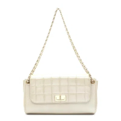 Pre-owned Chanel 2.55 Chocolate Bar Lambskin Shoulder Bag In Gold