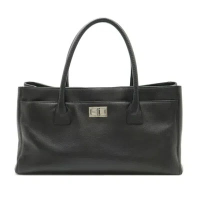 Pre-owned Chanel 2.55 Leather Handbag Tote Bag () In Black