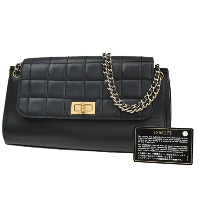 Pre-owned Chanel 2,55 Leather Shoulder Bag () In Black