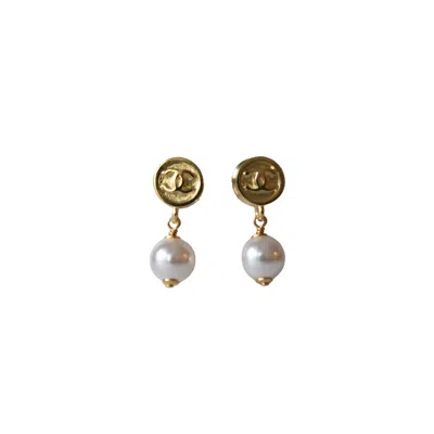 Pre-owned Chanel 26p Interlocking Cc Logos Dangling Pearls Drop Earrings Gold