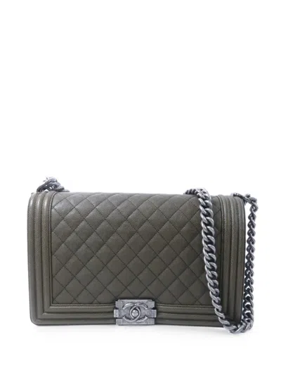 Pre-owned Chanel 28 Boy Shoulder Bag In Green