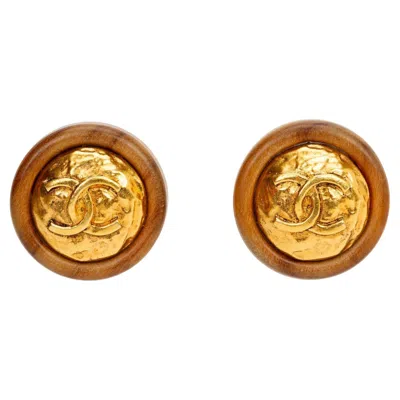 Pre-owned Chanel 70's Cc Wood Logo Earrings In Multi