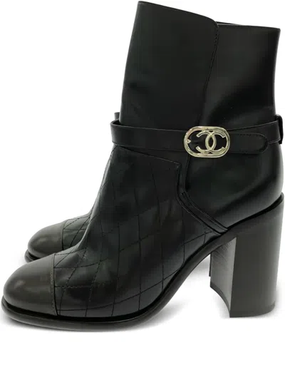 Pre-owned Chanel 90mm Quilted Buckle Boots In Black