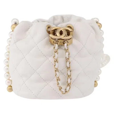 Pre-owned Chanel About Pearls Bucket Quilted Calfskin White Leather Shoulder Bag Bag ()