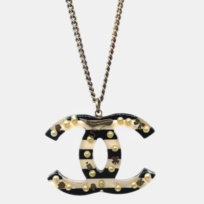 Pre-owned Chanel Artificial Pearl Gold Chain Pendant Necklace