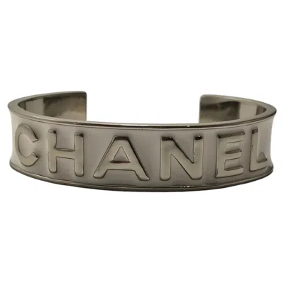Pre-owned Chanel B25 Logo Alphabet Enamel White Silver Bangle Bracelet