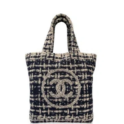 Pre-owned Chanel Beach Bag In Neutrals
