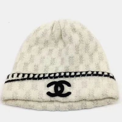 Pre-owned Chanel Beige Beanie In Sand