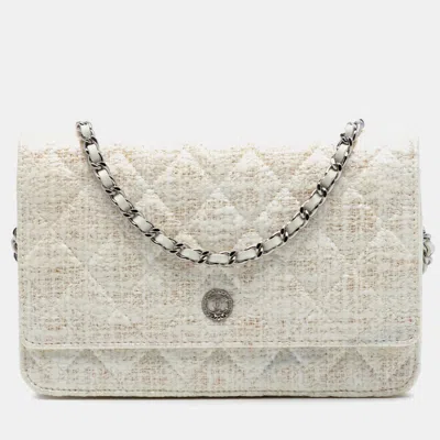 Pre-owned Chanel Beige Cc Coated Tweed Wallet On Chain In Sand