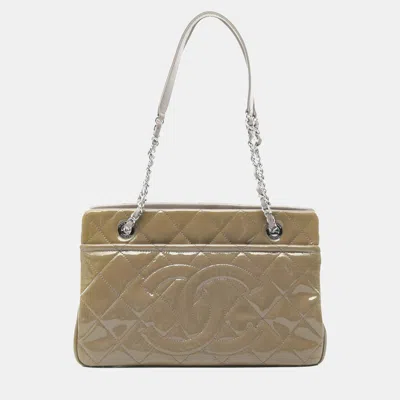 Pre-owned Chanel Beige Cc Quilted Patent Soft Tote