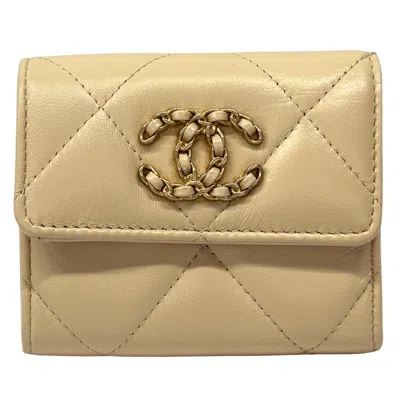 Pre-owned Chanel Beige Gold Leather Wallet (bi-fold) ()