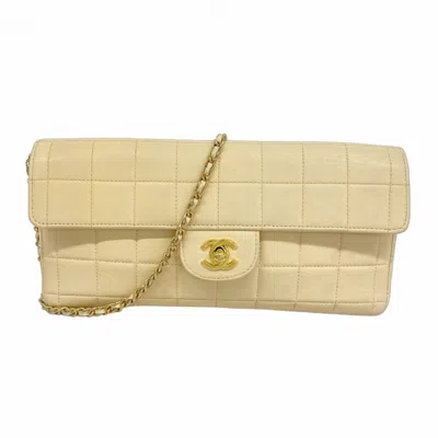 Pre-owned Chanel Beige Leather Shoulder Bag () In Sand
