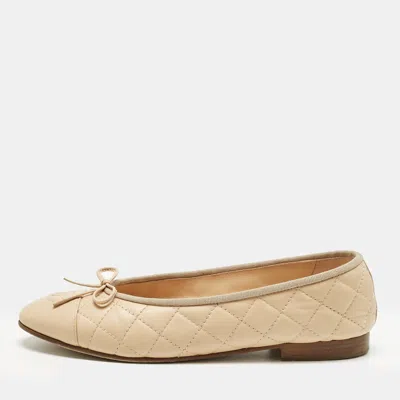 Pre-owned Chanel Beige Quilted Leather Cc Cap Toe Ballet Flats Size 39 In Sand