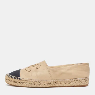 Pre-owned Chanel Beige/black Canvas And Leather Cc Espadrille Flats Size 41