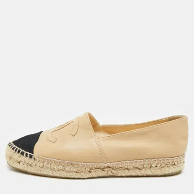 Pre-owned Chanel Beige/black Fabric And Leather Cc Logo Espadrilles Size 38