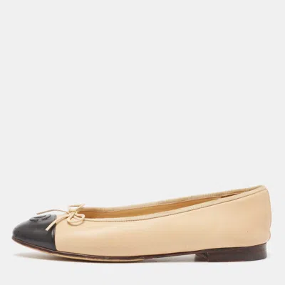 Pre-owned Chanel Beige/black Leather Bow Cc Cap Toe Ballet Flats Size 36.5