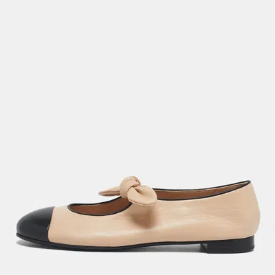 Pre-owned Chanel Beige/black Leather Cc Cap Toe Mary Jane Ballet Flats Size 39.5 In Sand