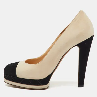 Pre-owned Chanel Beige/black Suede Cc Cap Toe Platform Pumps Size 37.5 In Sand