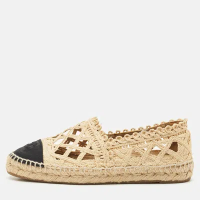 Pre-owned Chanel Beige/black Woven Raffia And Fabric Cc Cap Toe Espadrille Flats Size 38