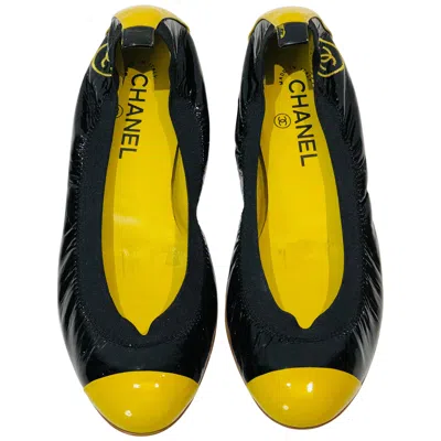Pre-owned Chanel Bi Toned Black And Yellow Patent Leather Flats
