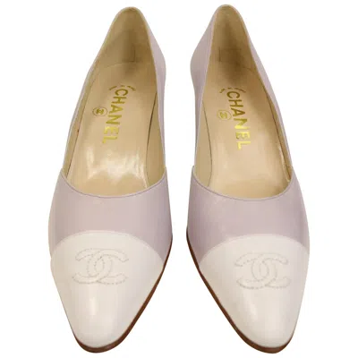 Pre-owned Chanel Bicolour Purple And White "cc" Leather Pointed Heels