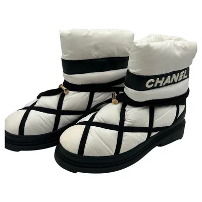 Pre-owned Chanel Black & White Wool-lined Snow Boots 39fr