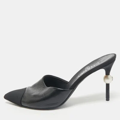 Pre-owned Chanel Black Canvas And Leather Cc Peal Heel Mules Size 40