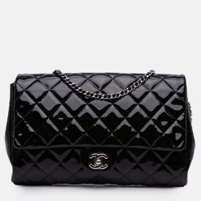 Pre-owned Chanel Black Cc Quilted Patent Clutch With Chain