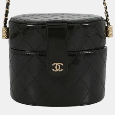 Pre-owned Chanel Black Cc Quilted Patent Round Vanity Clutch With Chain