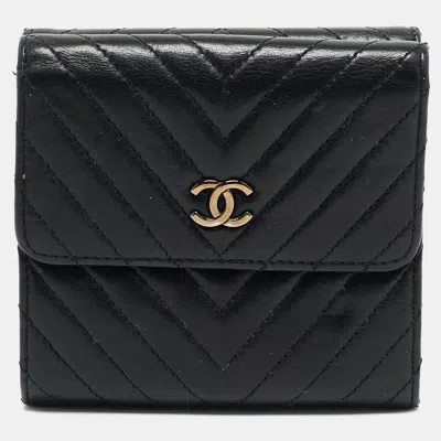 Pre-owned Chanel Black Chevron Leather Cc Compact Wallet
