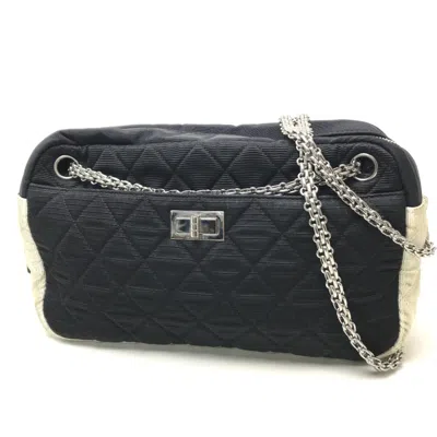 Pre-owned Chanel Black Cloth Shoulder Bag ()