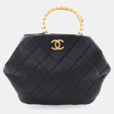 Pre-owned Chanel Black Lambskin Pearl Crown Clutch