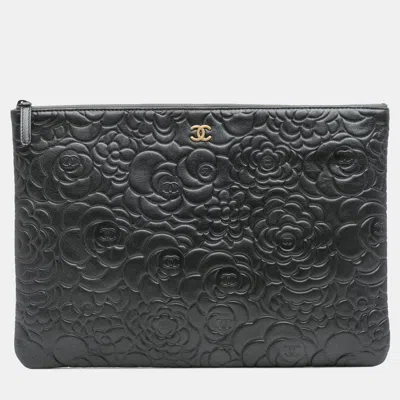 Pre-owned Chanel Black Large Cc Embossed Lambskin Camellia O Case Clutch