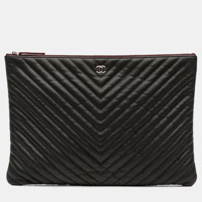 Pre-owned Chanel Black Large Chevron Caviar O Case Clutch