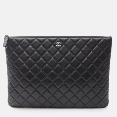 Pre-owned Chanel Black Large Quilted Lambskin O Case Clutch
