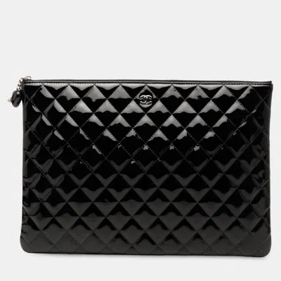 Pre-owned Chanel Black Large Quilted Patent O Case Clutch