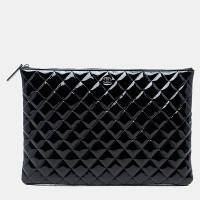 Pre-owned Chanel Black Large Quilted Patent O Case Clutch