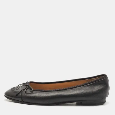 Pre-owned Chanel Black Leather And Patent Cap Toe Cc Bow Ballet Flats Size 35