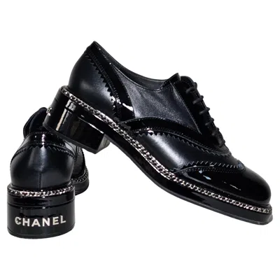Pre-owned Chanel Black Leather And Patent Cc Lace Up Oxfords Size 39.5 Cc Chain Logo