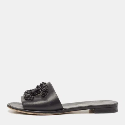 Pre-owned Chanel Black Leather Embellished Cc Flat Slides Size 35.5