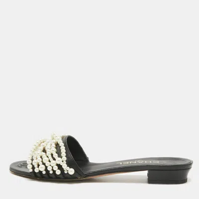 Pre-owned Chanel Black Leather Pearl Embellished Cc Slide Sandals Size 38.5