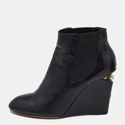 Pre-owned Chanel Black Leather Pearl Embellished Cc Wedge Booties Size 40