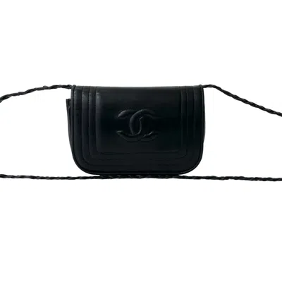 Pre-owned Chanel Black Leather Pochette Shoulder Bag ()