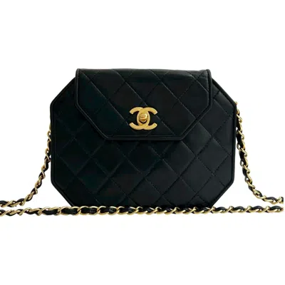 Pre-owned Chanel Black Leather Pochette Shoulder Bag ()